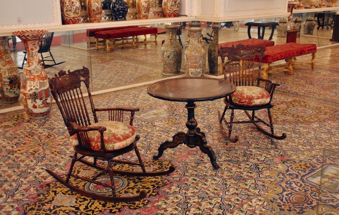 FAQ's PLRT: All you need to know about Past life regression therapy 1 Past life regression therapy antique antique furniture with two rocking chairs and center round table in front view, with other old furnitures in background, placed in an old set up room